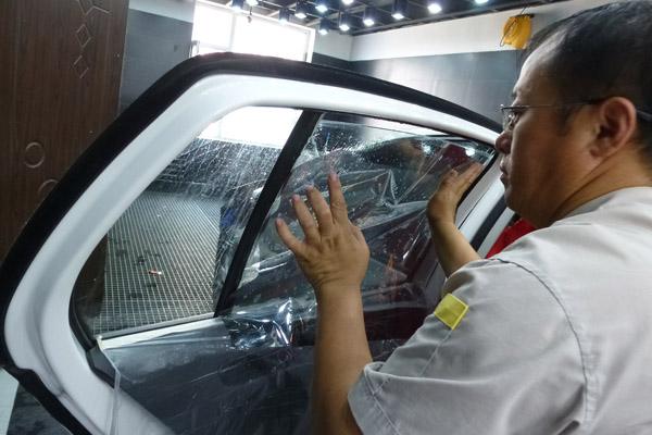 東莞汽車玻璃貼膜