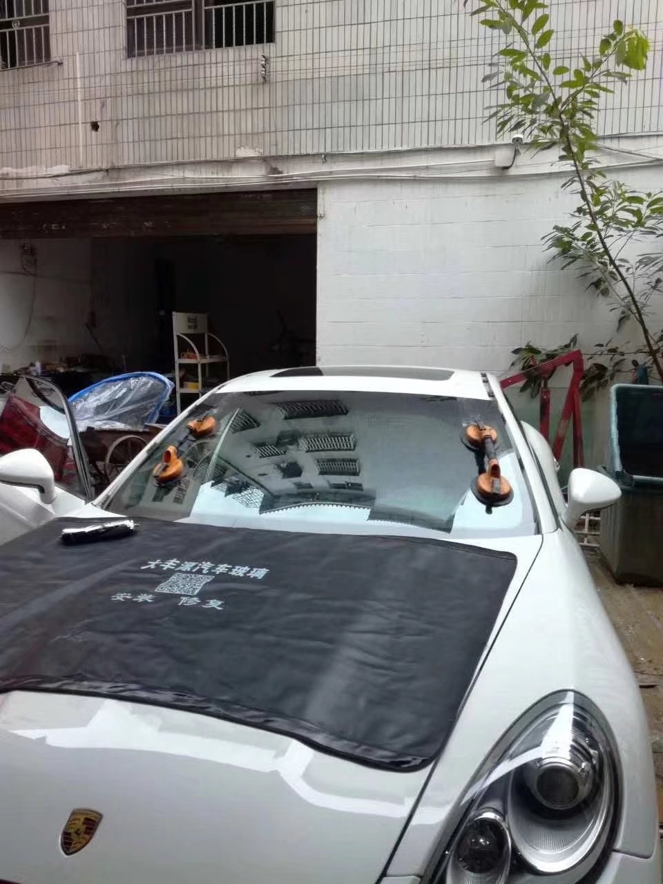 保時捷汽車玻璃更換