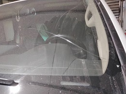 汽車玻璃裂縫怎樣修複  