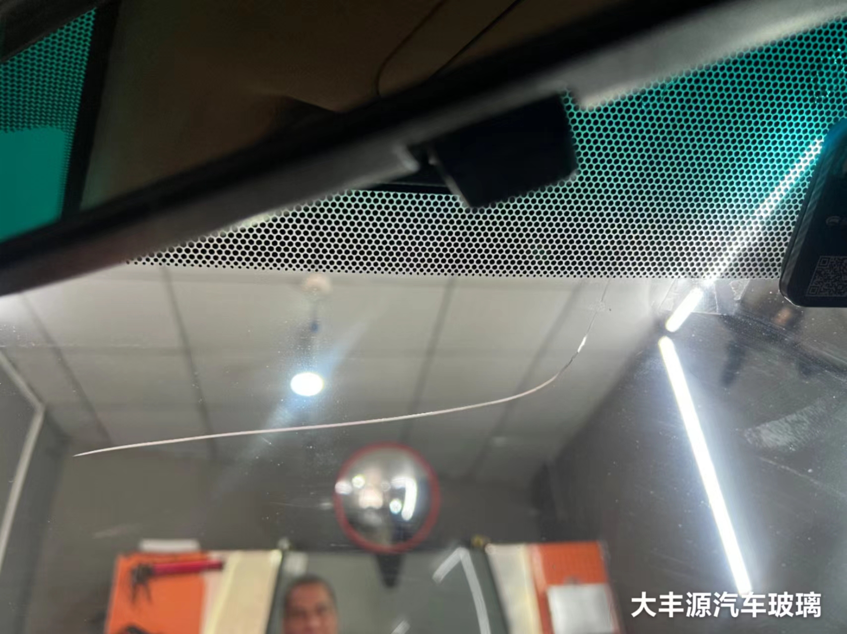 汽車玻璃裂紋怎麼修複？